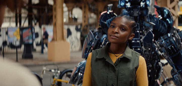 Riri Williams en Ironheart se nos muestra como una genio en el mundo de la ingeniería; pero su intelecto no se iguala a su arrogancia y falta de conexión con la audiencia. 