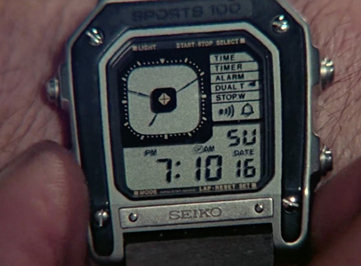 Seiko G757-5020, del cuál la casa relojera Casio se inspiró para la creación del Casio AE1200WH "Casio Royale". El Seiko G757-5020 fue usado por Roger Moore (James Bond) en la cinta 'Octopussy' de 1983.