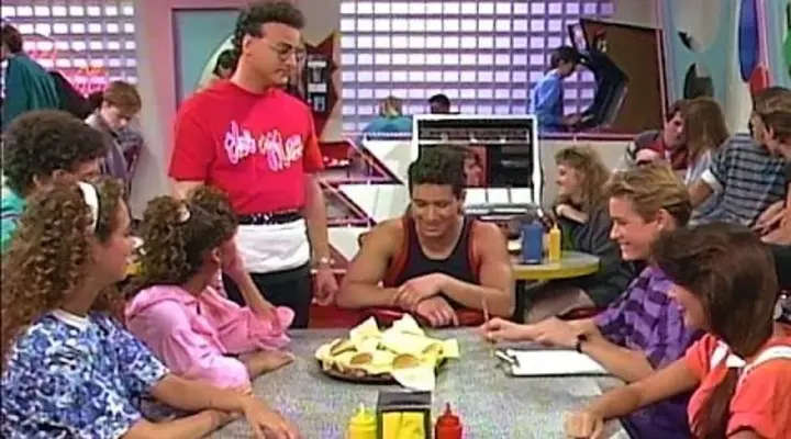 Fotograma de 'Saved by the Bell' (Salvado por la campana) en el restaurante Max, en donde los seis amigos siempre va a comer hamburguesas.