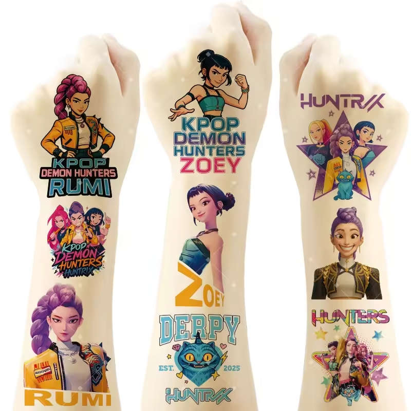 Set de tatuajes temporales KPOP Demon Hunters con personajes Rumi, Zoey y Huntr — diseños coloridos y resistentes al agua