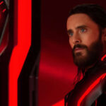 Tron: Ares, la secuela que deslumbra visualmente pero divide a los fans Jared Leto interpreta a Ares en “Tron: Ares” (2025), la nueva secuela de Disney ambientada en un universo digital futurista.